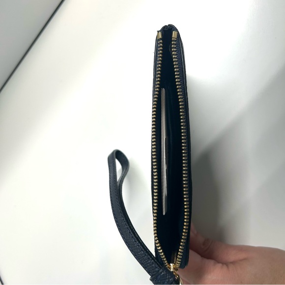 NWT Coach Women\'s Midnight Black Corner Leather Zip Wristlet‎